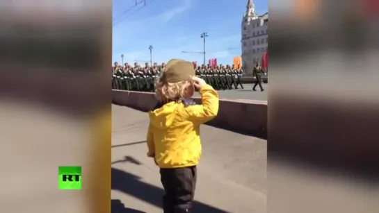 Маленький "генерал" - на репетиции парада Победы