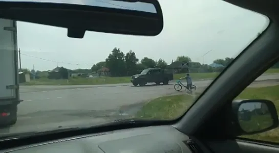 Движение колонны ЧВК "Вагнер", предположительно, в районе Бутурлиновки Воронежской области