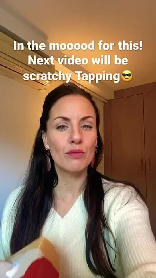 [Queen of Tapping ASMR] Scratchy Tapping Mood