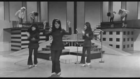 The Ronettes - Shout (The Big T.N.T. Show 1966)