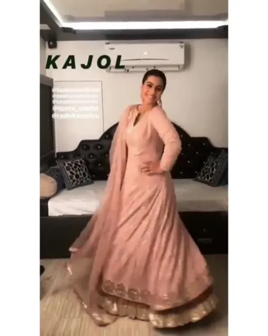 Kajol FCI __ Kadsburries on Instagram_ “Wow so gorgeous @kajol #kajol”