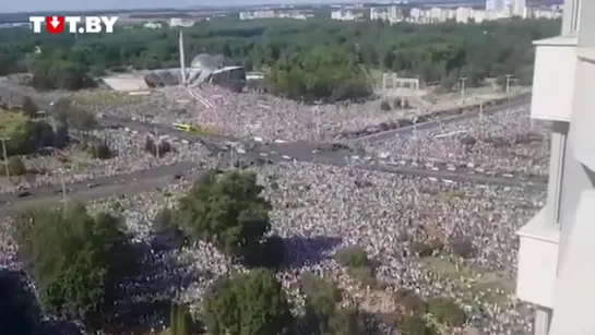 Несколько сотен тысяч человек на митинге в Минске [NR]