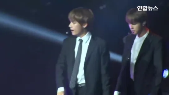 [OTHER] 181024 BTS performance with `DNA` and `IDOL` @ Korea-France Friendship Concert Stage