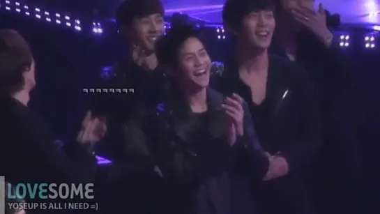 [FANCAM] 9.12.2010 BEAST's reaction on DongWoon's fall @ Golden Disk Awards 2010