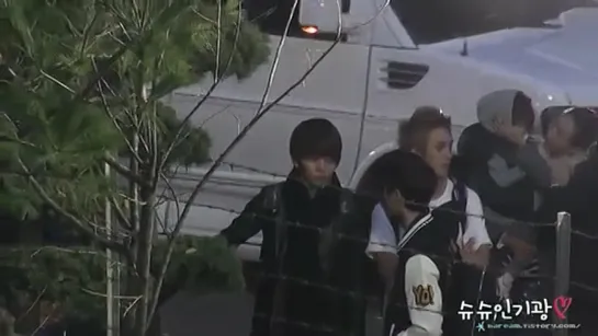 [FANCAM] 21.11.2010 JunWoonKwang leaving @ SBS Inkygayo