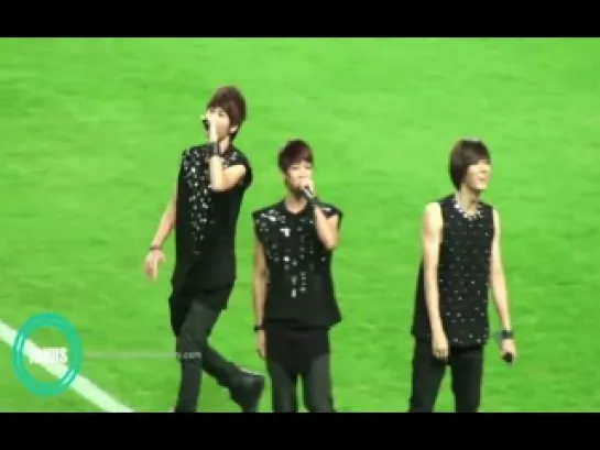 [FANCAM] 12.10.2010 BEAST - 외쳐라대한민국 (Shout Korea) @ Sang Am Stadium