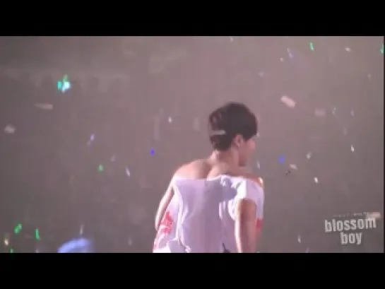 [FANCAM] 19.02.2011 KiKwang rips his t-shirt @ Welcome Back to BEAST Airline