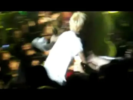 [FANCAM] 12.12.2010 DongWoon - I Like You The Best @ Welcome to B2ST Airline Concert