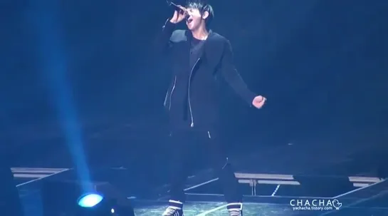 [FANCAM] 12.12.2010 YoSeob - Easy, Part 2 @ Welcome to B2ST Airline Concert