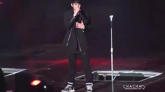 [FANCAM] 12.12.2010 YoSeob - Easy, Part 1 @ Welcome to B2ST Airline Concert