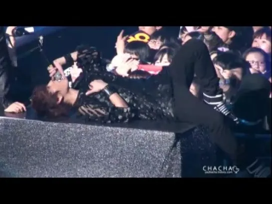 [FANCAM] 12.12.2010 JunHyung @ Welcome to B2ST Airline Concert