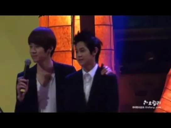 [FANCAM] 5.11.2010 JunSeob @ Seoul Lantern Festival