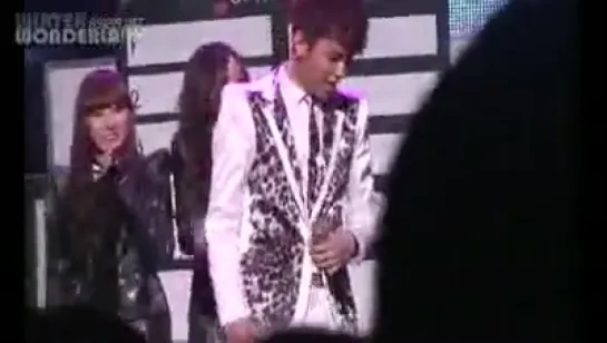 [FANCAM] 5.01.2010 Cube Ent. Showcase - JunHyung's Sexy Dance