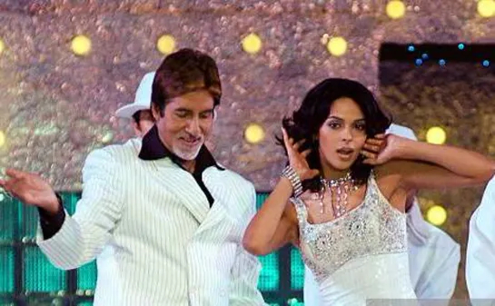 Abhishek and Amitabh Bachchan, Mallika Sherawat performance 2005