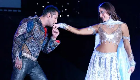 Salman Khan, John Abraham, Kareena Kapoor, Mallika Sherawat performance 2006