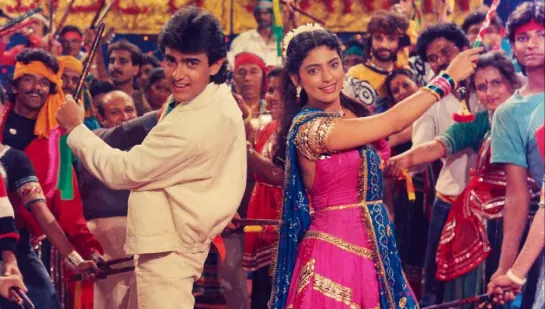 Love Love Love - Disco Dandia - songs Aamir Khan and Juhi Chawla