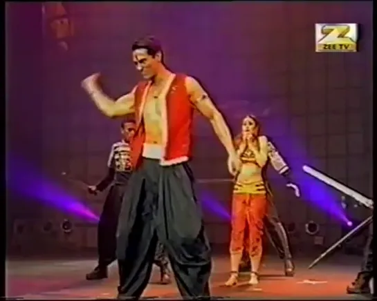 Kareena Kapoor and Arjun Rampal performance 2002