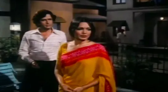 Naukari Sau Ki Hazaar _ Aahuti 1978 _ Shashi Kapoor and Parveen Babi