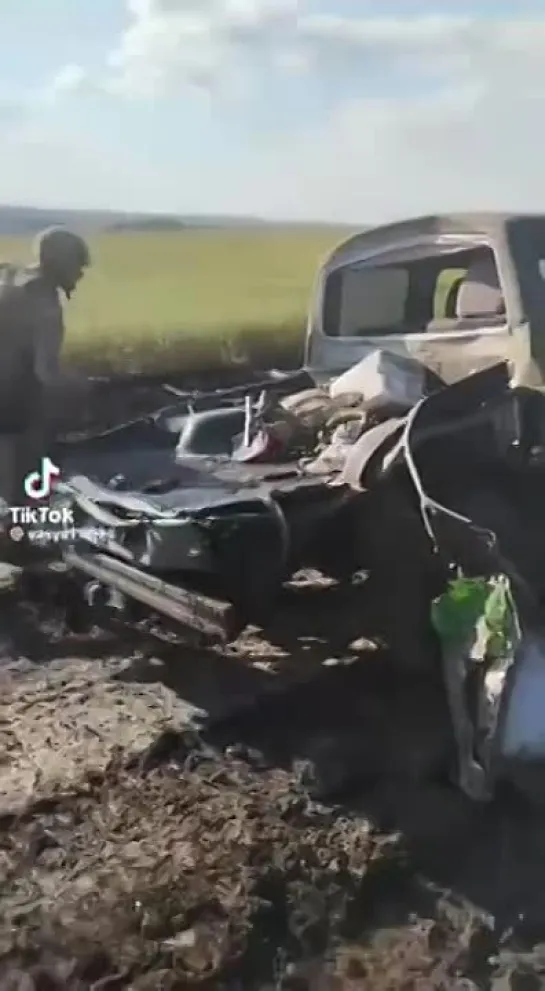 Пикап ВСУ попал под обстрел (видео от укропов)