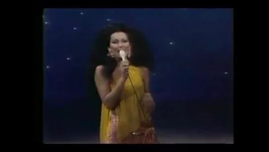 1972 - Cher - "Gypsies, tramps and thieves" ( live )