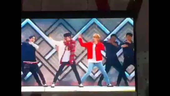 [VIDEO] 170708 EXO-CBX - Hey Mama! @ SMTOWN in SEOUL