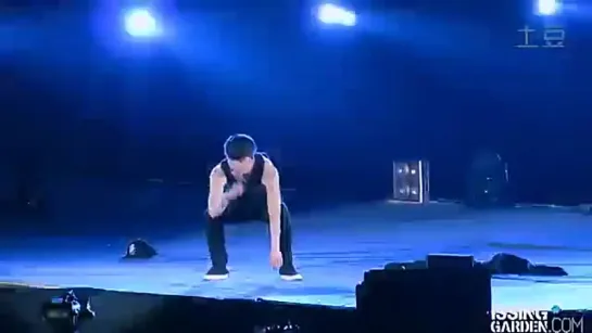 [FANCAM] 141018 Lay - Solo stage @ SMTOWN LIVE WORLD TOUR IV in SHANGHAI