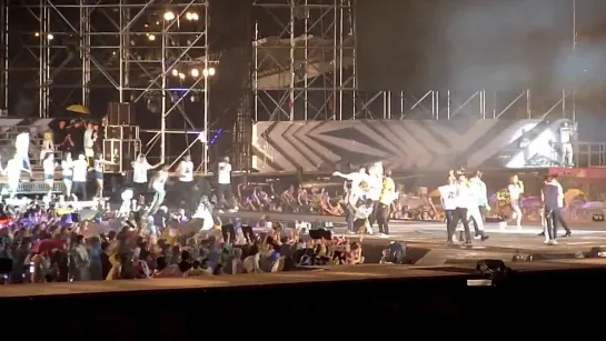 [FANCAM] 121123 EXO Ending (Kai Focus) @ SMTOWN in Singapore