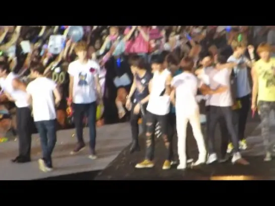 [FANCAM] 120922 D.O. & Kai Focus @ SMTown in Jakarta