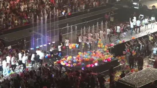 [FANCAM] 120520 EXO - Ending @ SM Town in Anaheim