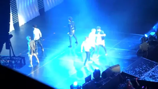 [FANCAM] 120520 EXO - MAMA @ SM Town in Anaheim