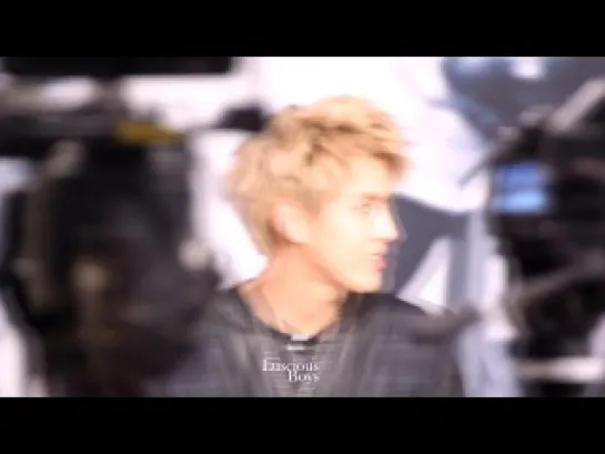 [FANCAM] 130905 EXO (Kris Focus) @ Mnet Music Open Studio