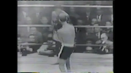 1953-02-11 Boxing ¦ Kid Gavilan vs Chuck Davey