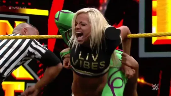 Liv Morgan vs Peyton Royce(w/Billie Kay)