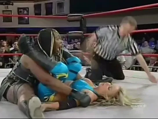 Awesome Kong(w/Raisha Saeed) vs Taylor Wilde(TNA Women's Knockout title)