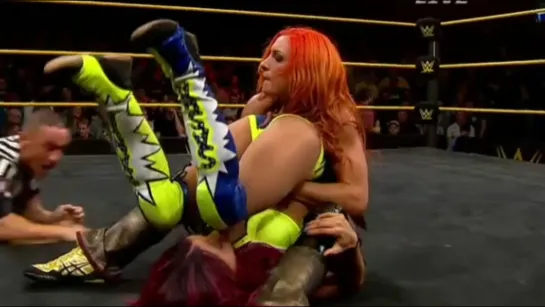 Sasha Banks vs Becky Lynch (NXT Women's title)