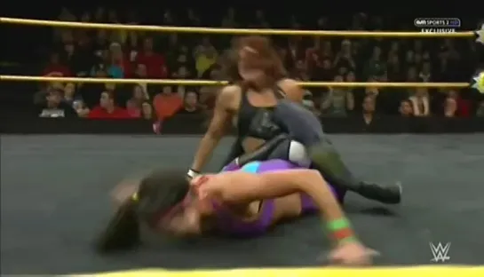 Becky Lynch vs Bayley