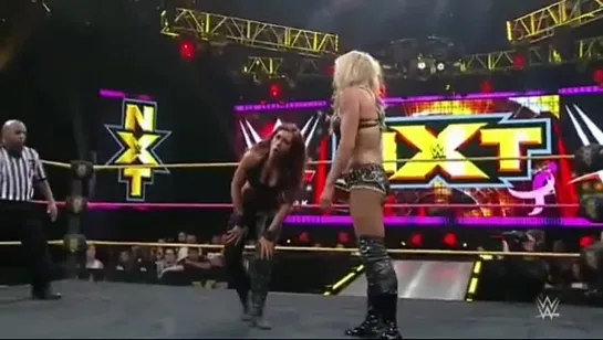 Charlotte vs Becky Lynch