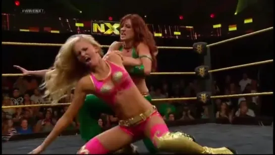 Becky Lynch vs Summer Rae (w/Charlotte & Sasha Banks)