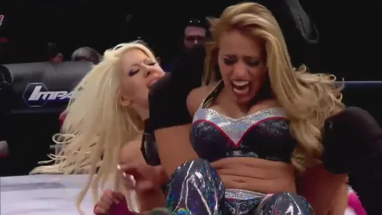 Thea Trinidad vs Angelina Love (w/Jessie Godderz)