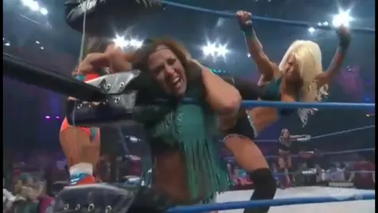 Velvet Sky & Mickie James vs Angelina Love & Sarita