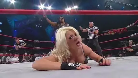 Angelina Love vs Awesome Kong(TNA Women's Knockout title)