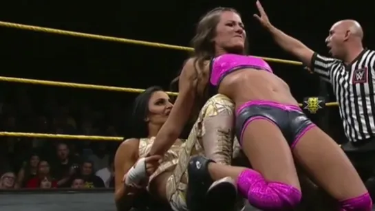 Candice LeRae & Kacy Catanzaro vs Vanessa Borne & Aliyah