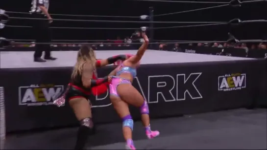 Nyla Rose (w/Vickie Guerrero) vs Laynie Luck