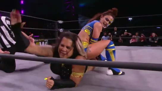 Nyla Rose vs Thunder Rosa