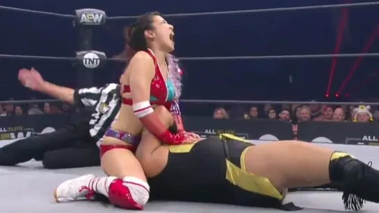 Nyla Rose & Bea Priestly vs Hikaru Shida & Kris Statlander