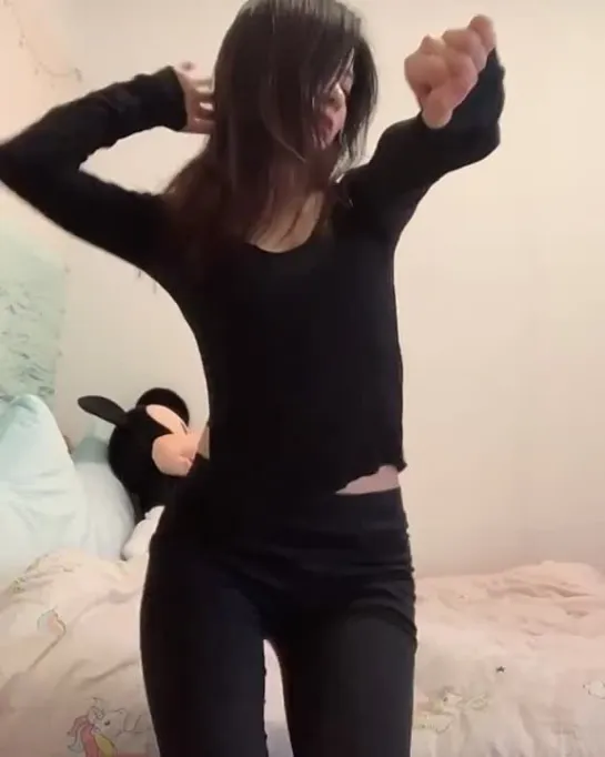 asian dance girl hips sway