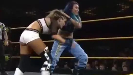 Dakota Kai vs Mia Yim