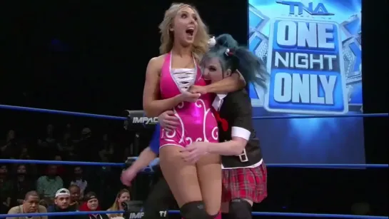 Leva Bates vs Allie