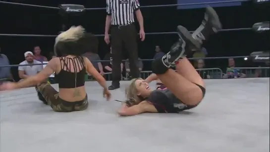 Laura Dennis vs Velvet Sky