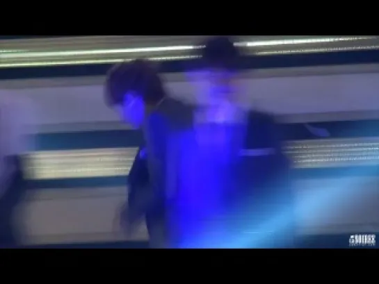 [FANCAM] 131009 Chanyeol vs Chen @ Asia Song Festival